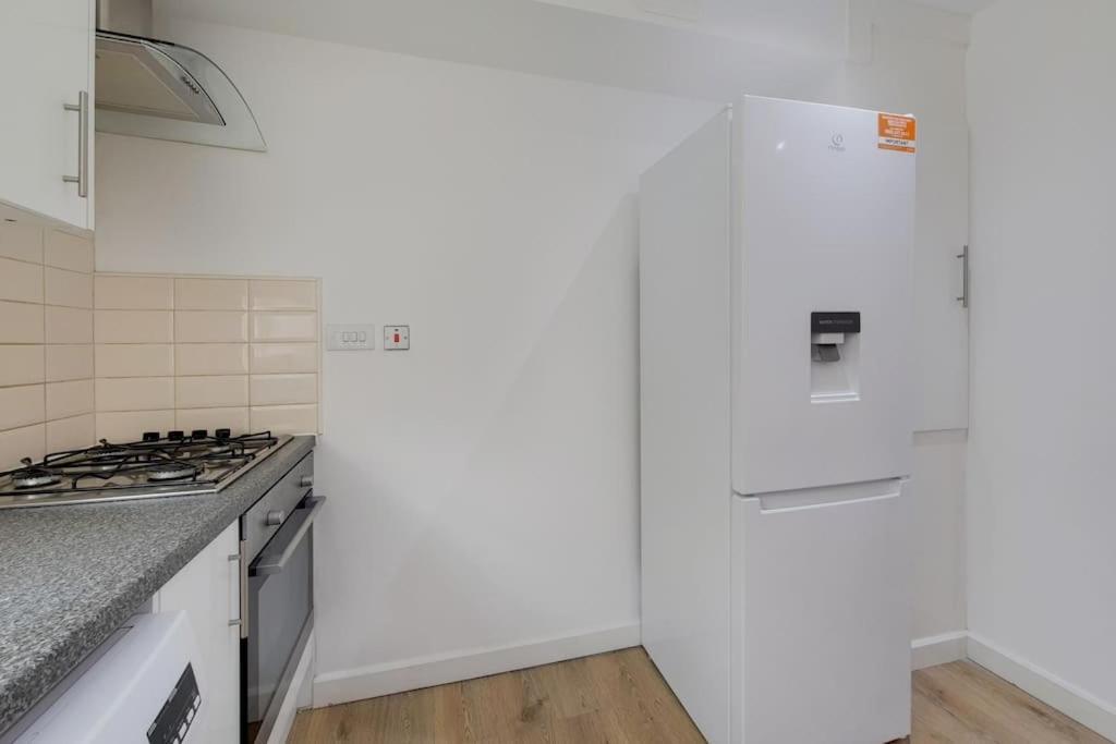 Flat 5 Mornington Crescent, 2 Bedroom, 1 Bathroom Flat Лондон Экстерьер фото